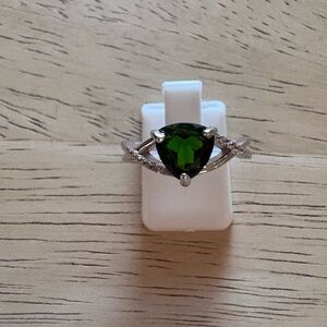 Elegant Green Gemstone Silver Ring